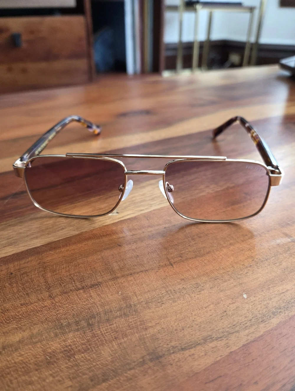 FREYRS Gold Frame Sunglasses Gradient Lenses - Picture 4 of 7